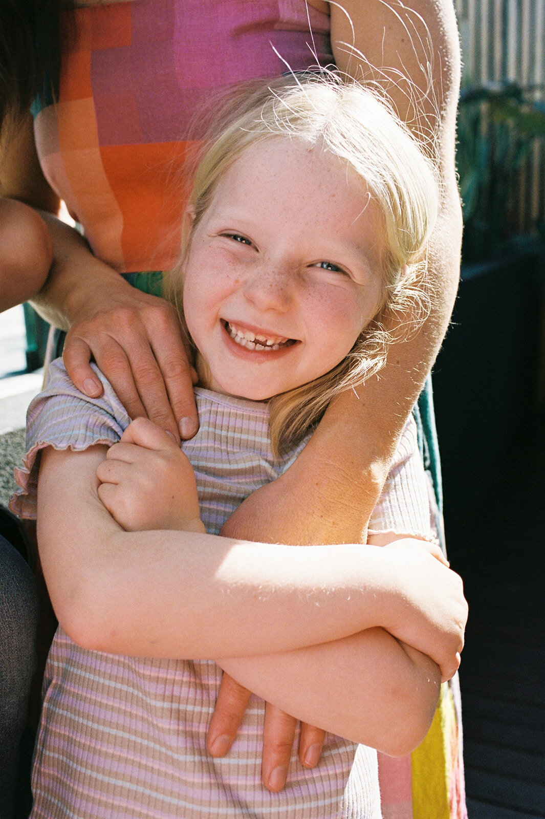 torquay-family-photographer-in-home-session-on-35mm-film-bobby-dazzler-photography