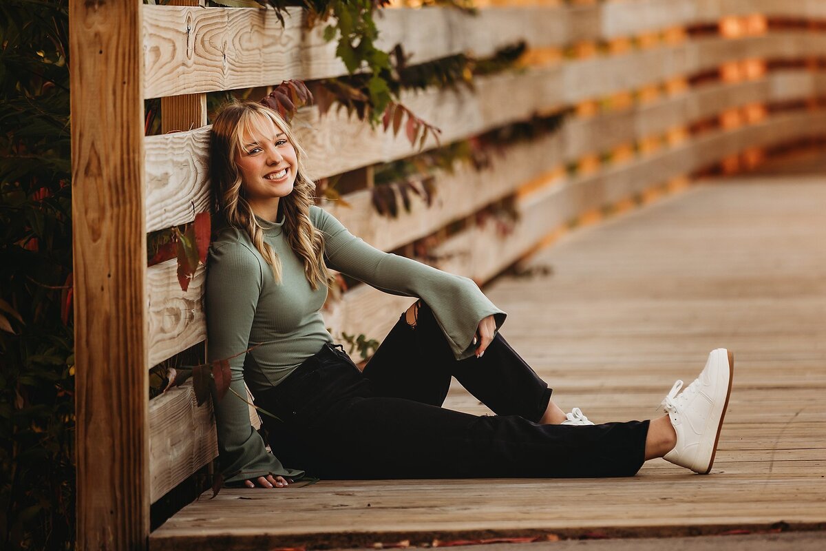 senior-photographer-near-forest-lake
