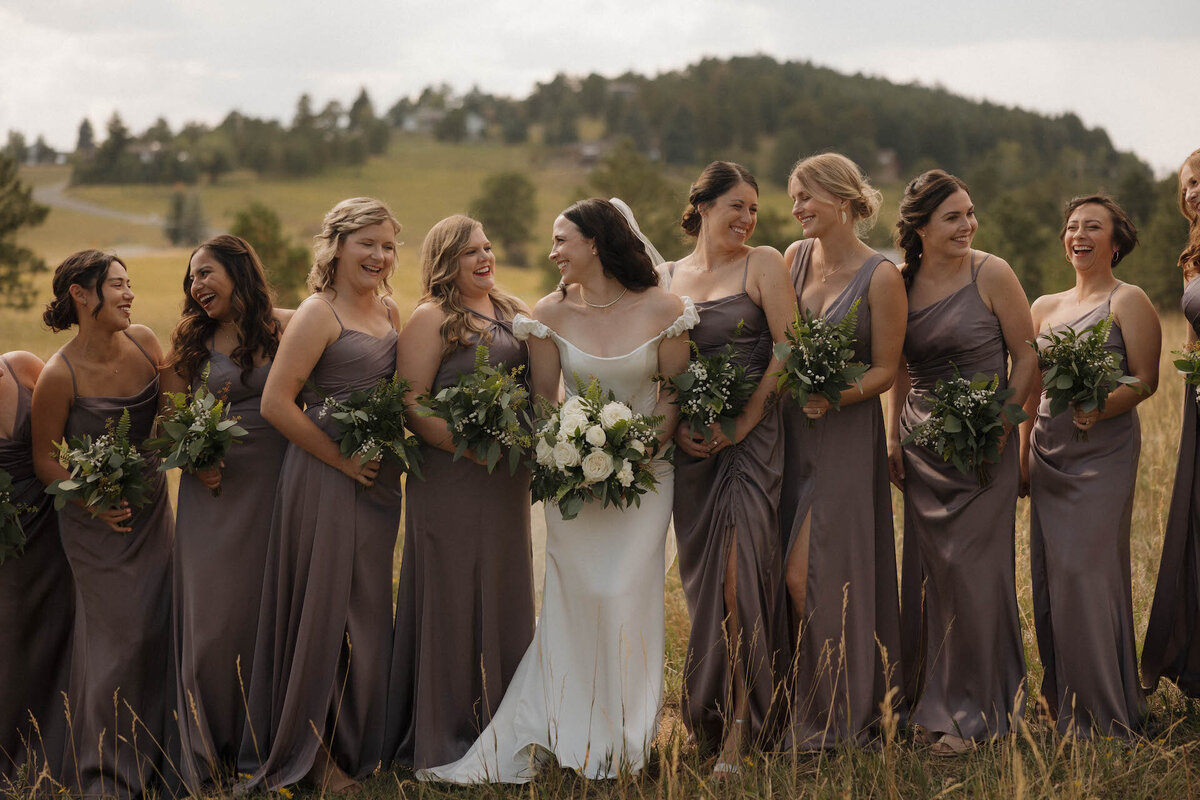 mount-vernon-canyon-club-bride-bridesmaids-group