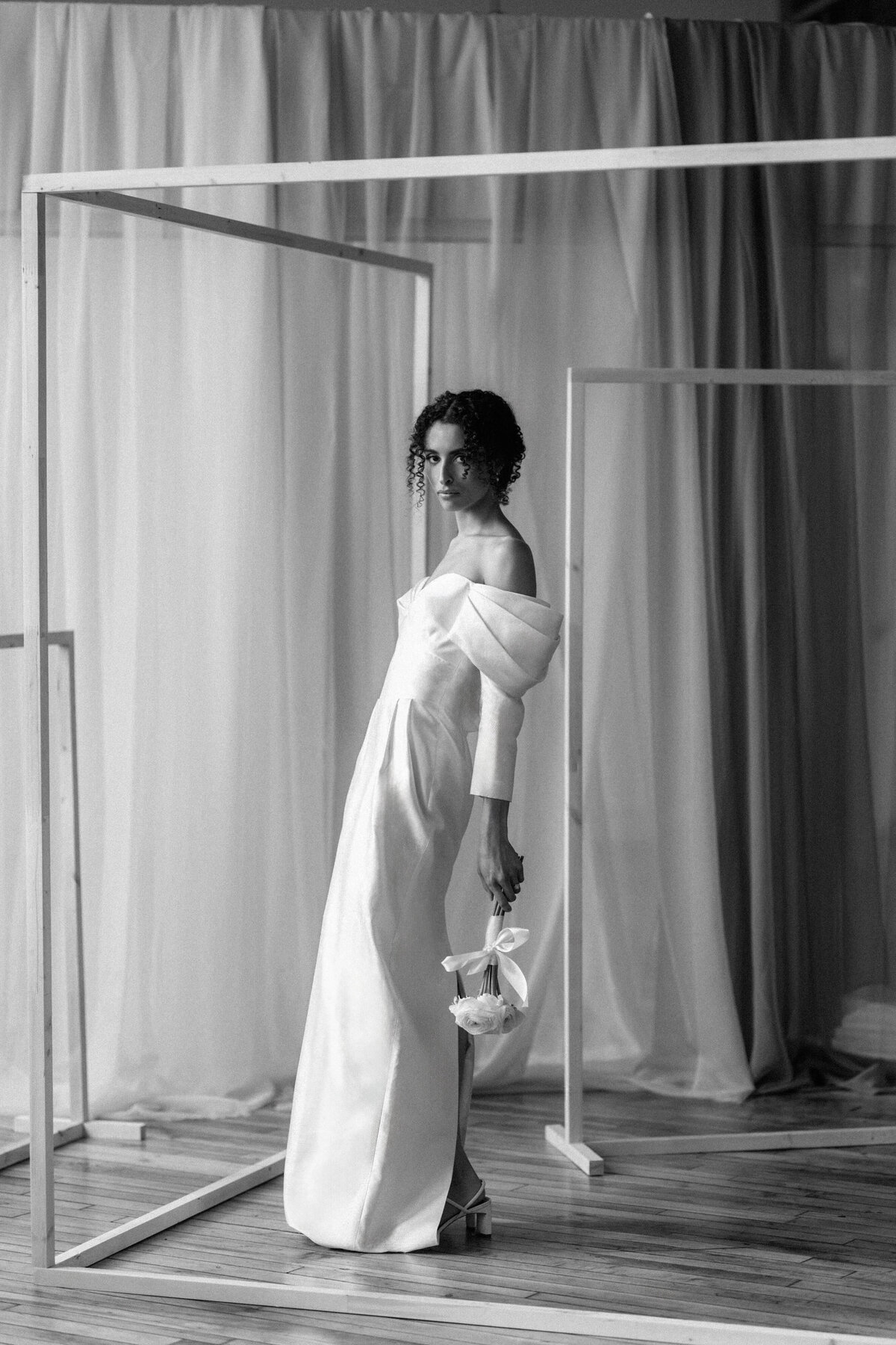 515-Cool-Girl-Bride-Inspiration-at-Toronto-Carpet-Factory-Creative-10