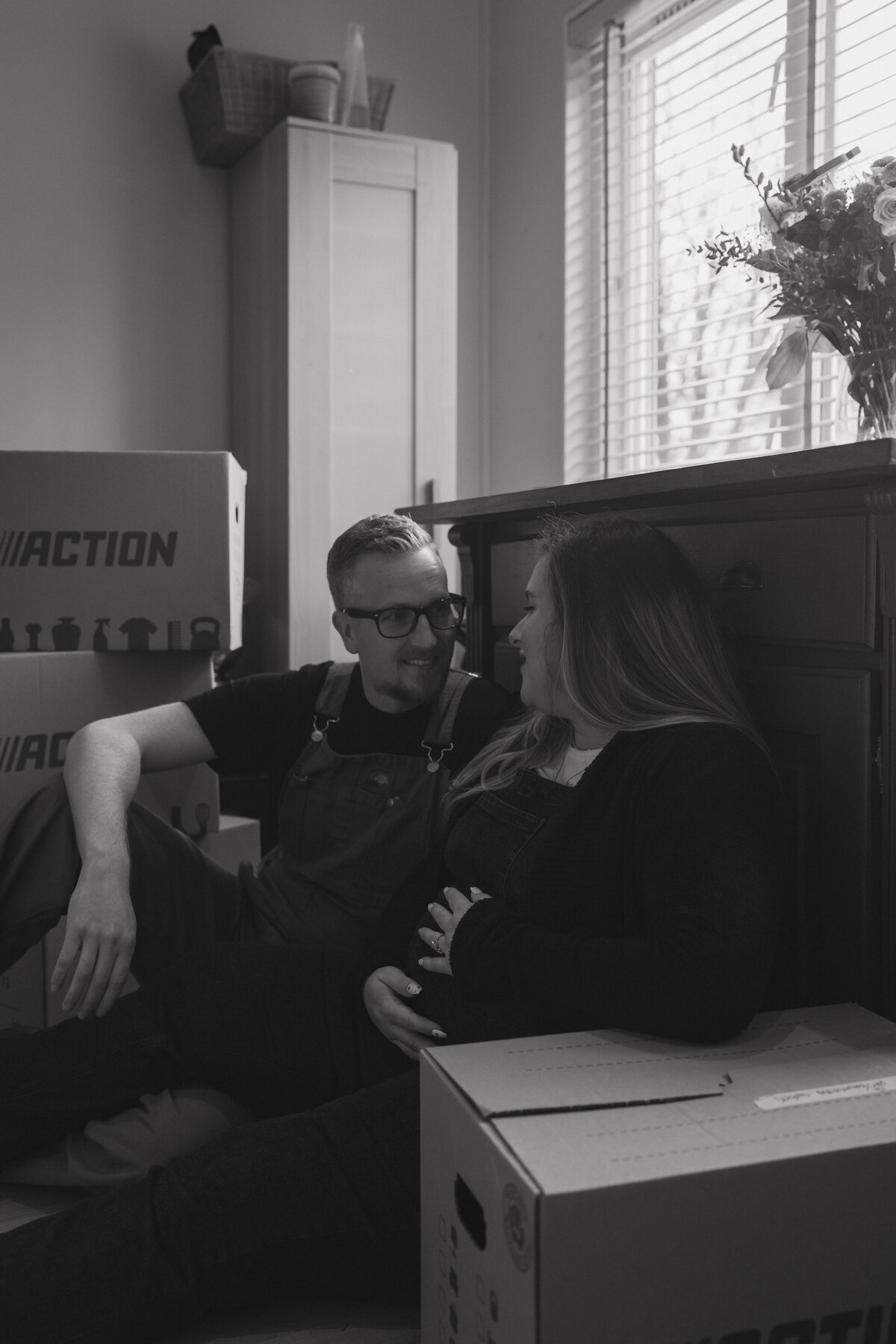 home-pregnancy-couple-photoshoot-amsterdam-couple-photographer-amsterdam-inhosuecapture-27