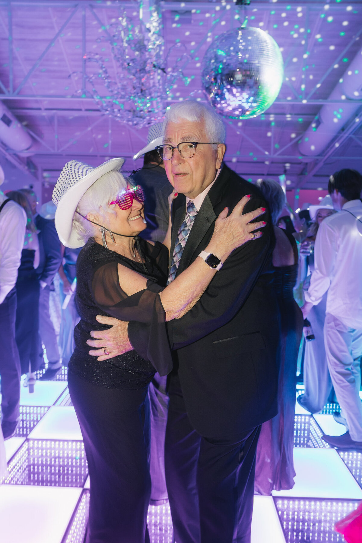 Guests dancing on dance floor at reception at El Chorro
