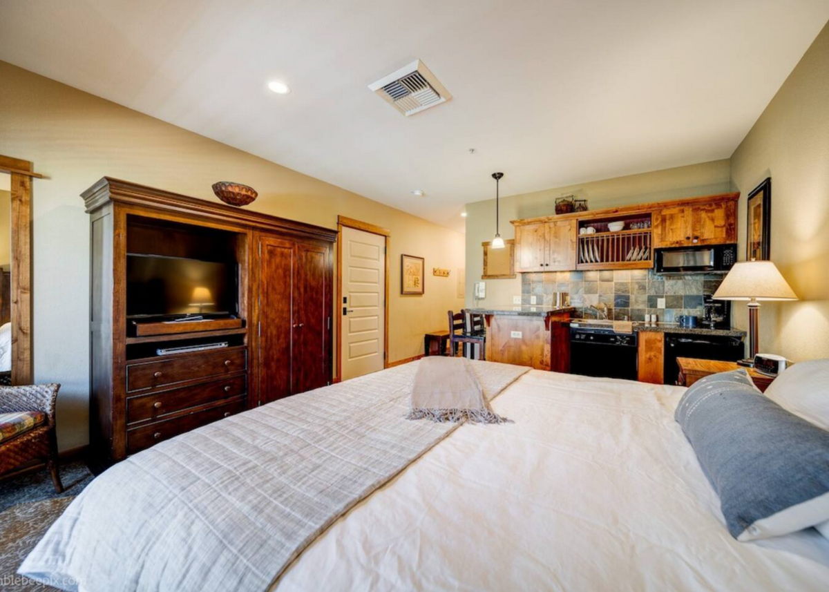 SILVER MOUNTAIN CONDO 8