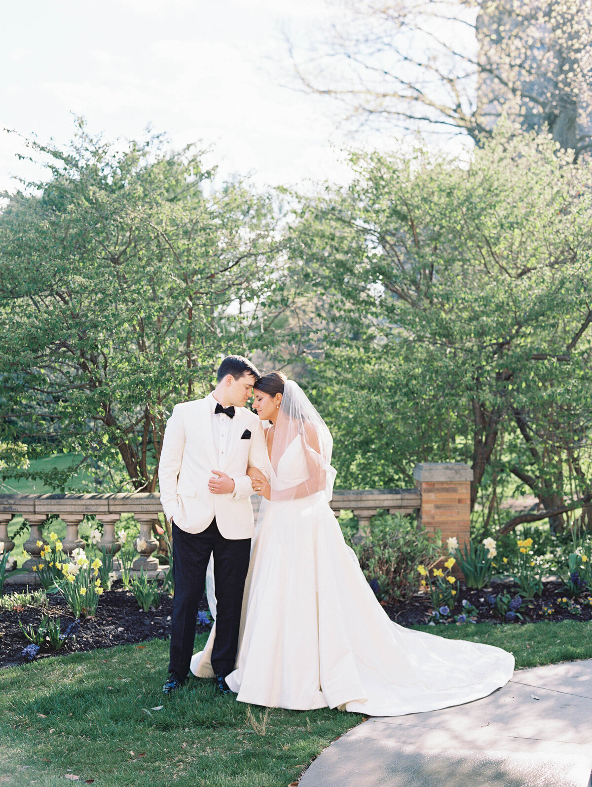 cairnwood-estate-spring-wedding-philadelphia-photographer-Bride-Groom_040