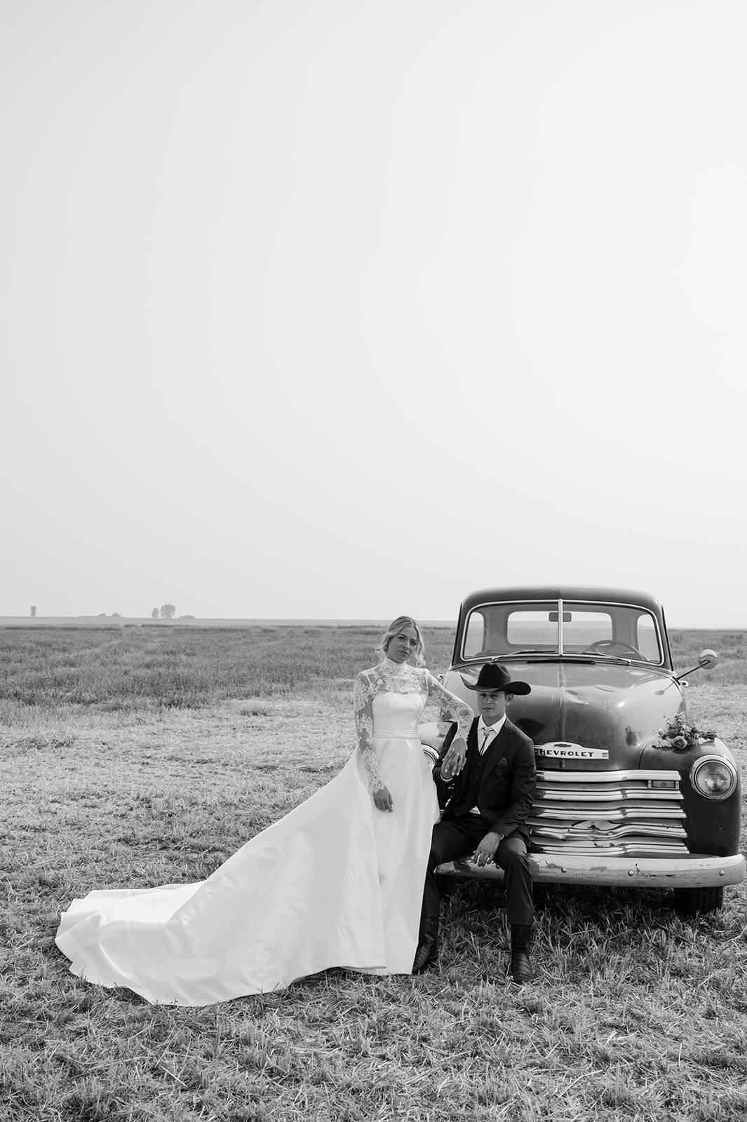 presley-gray-photo-Deerlodge-rustic-western-Montana-wedding-4027