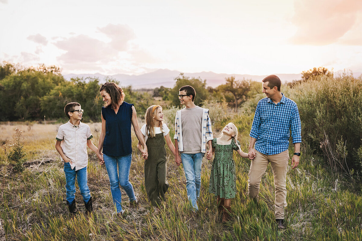 Fort Collins Colorado family photo shoot in a field