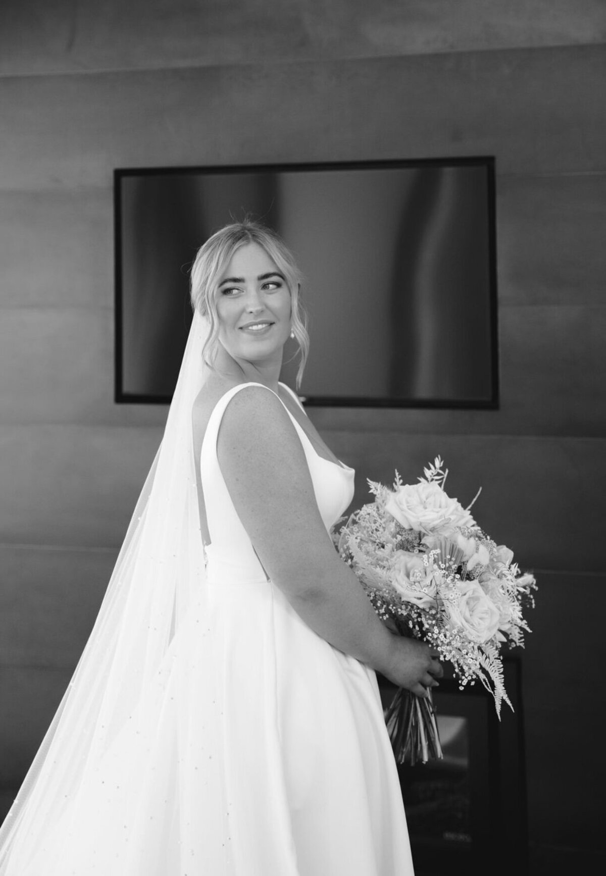 blackandwhite-bride-flowers-dress-smile