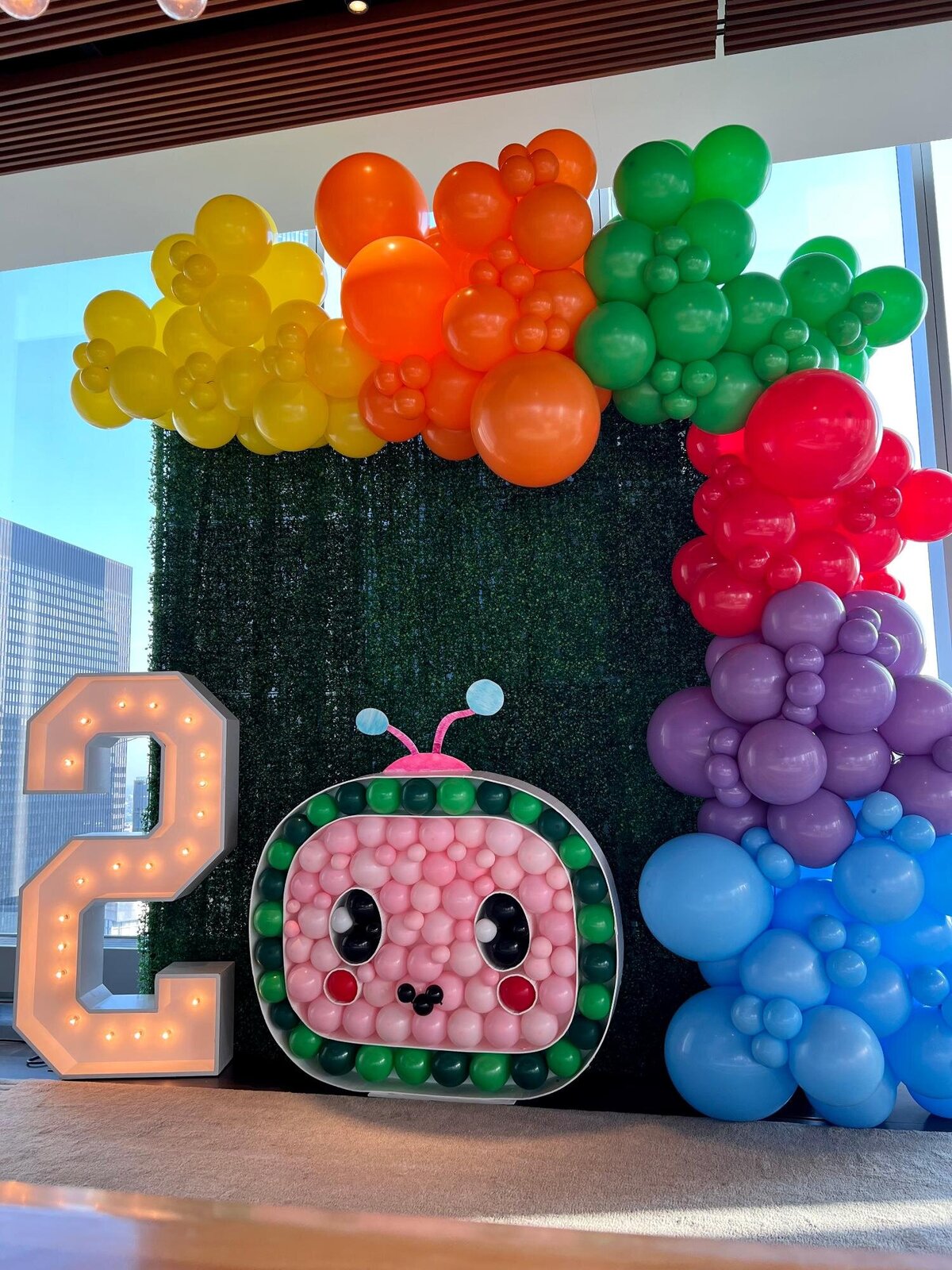 2 birthay party balloons