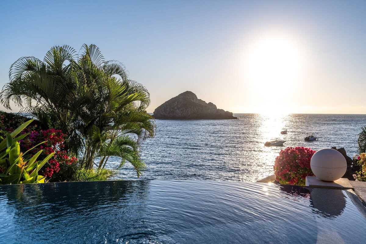 01-2-Careyes-Mexico-Properties-Villas-Casita-Carioca-Infinity-Pool-Ocean-View-4199