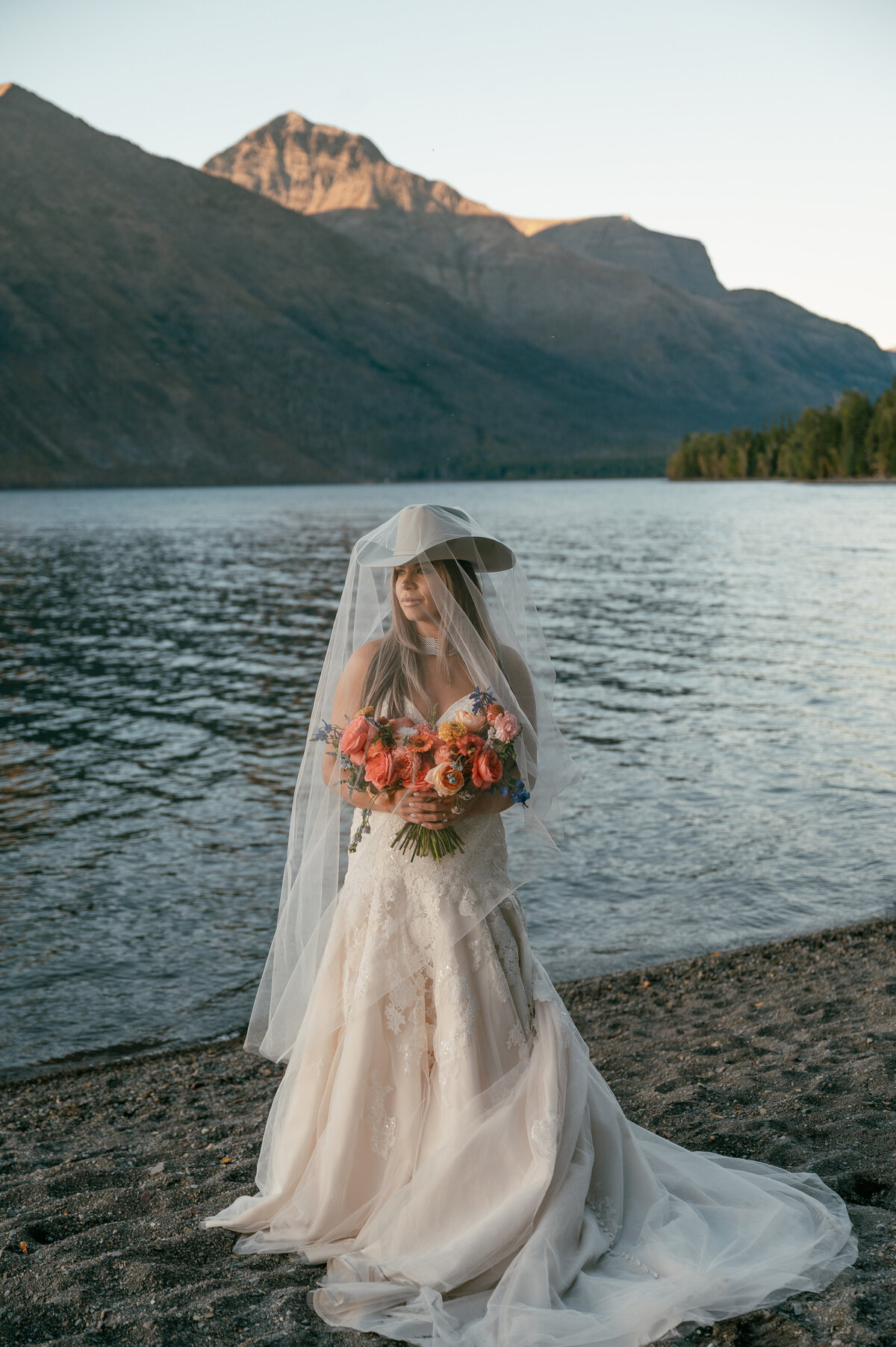 presley-gray-photo-boho-glacier-park-elopement-9000