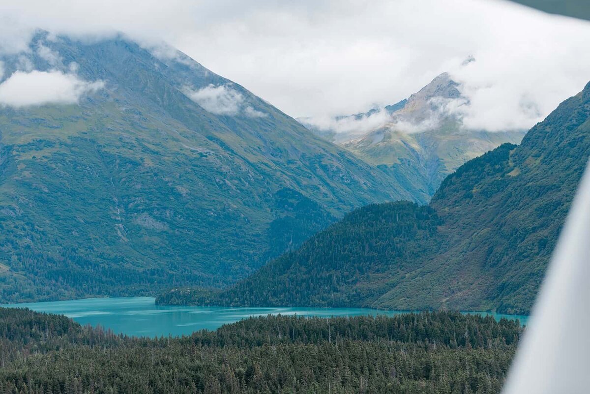 fun-activities-for-adventurous-engagement-shoot-in-alaska-Soul-and-Sky-Weddings