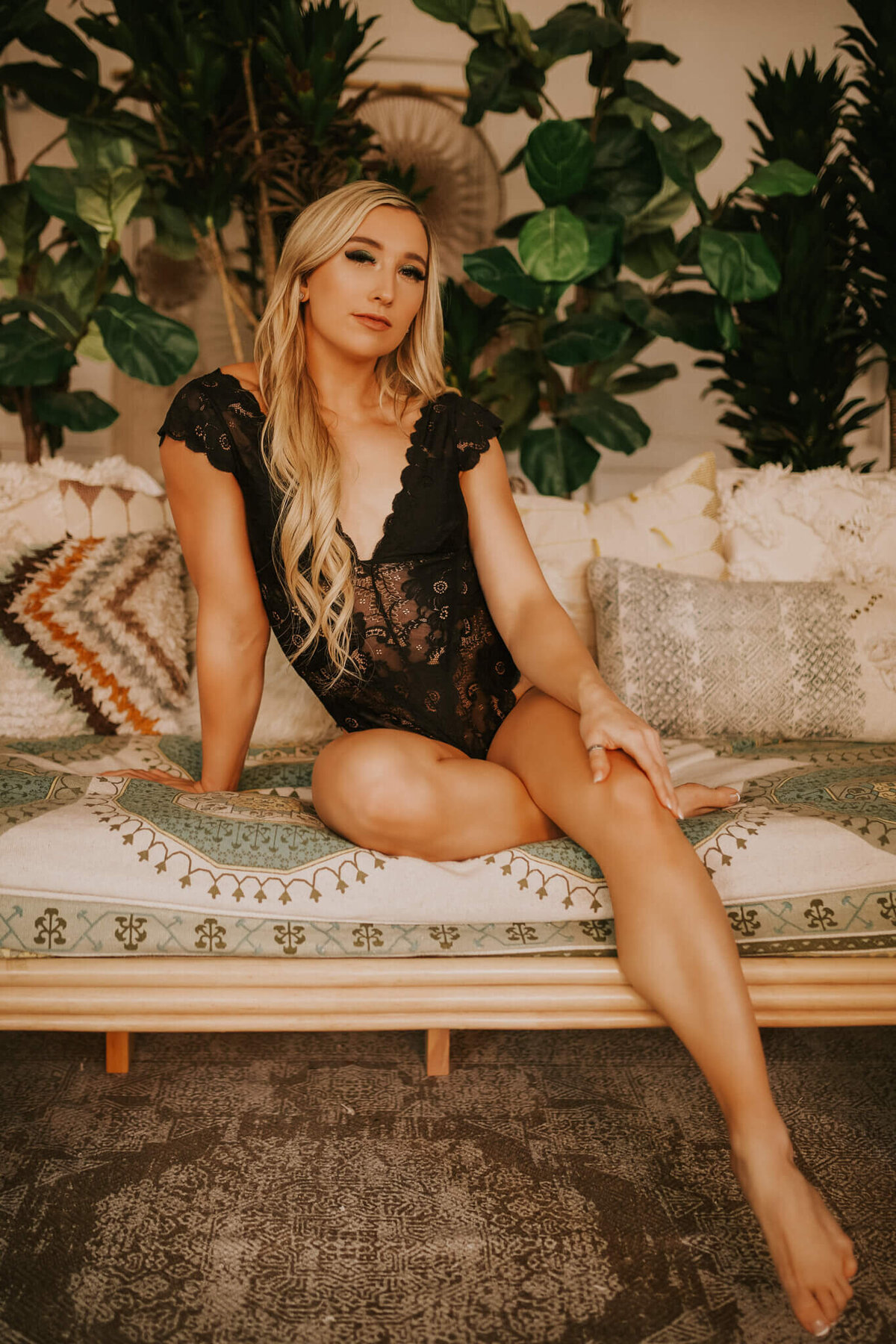 black-lingerie-boudoir-boho-studio-model