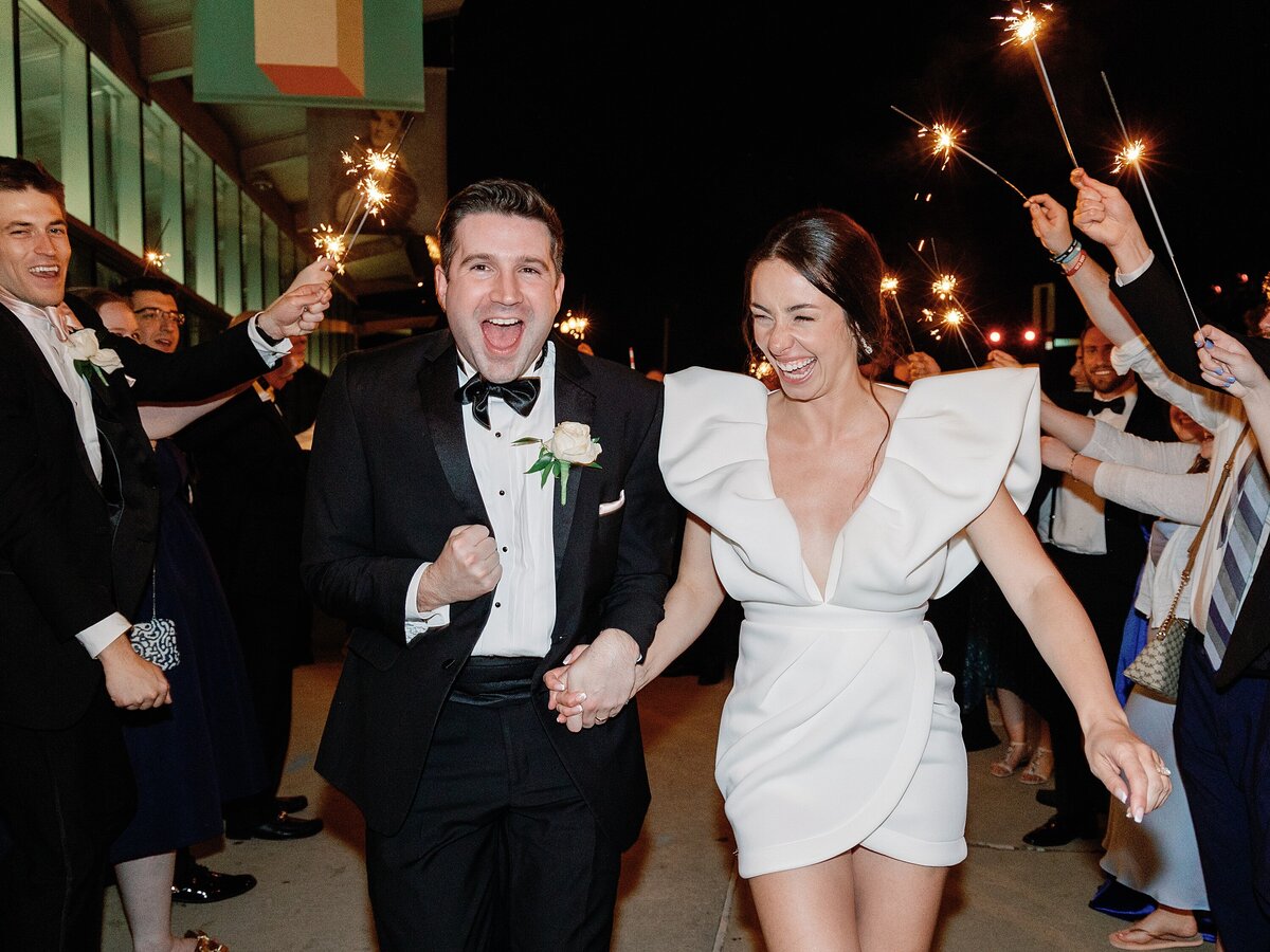 taubman-museum-of-art-wedding-photographer-oliver-and-co-roanoke-wedding_0128