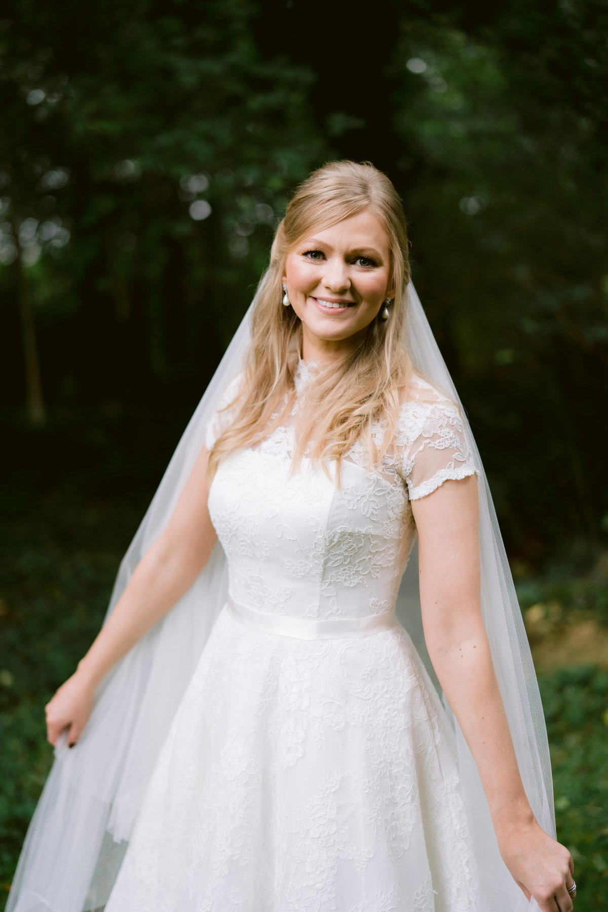 a classic wedding portrait of the bride at cripps barn