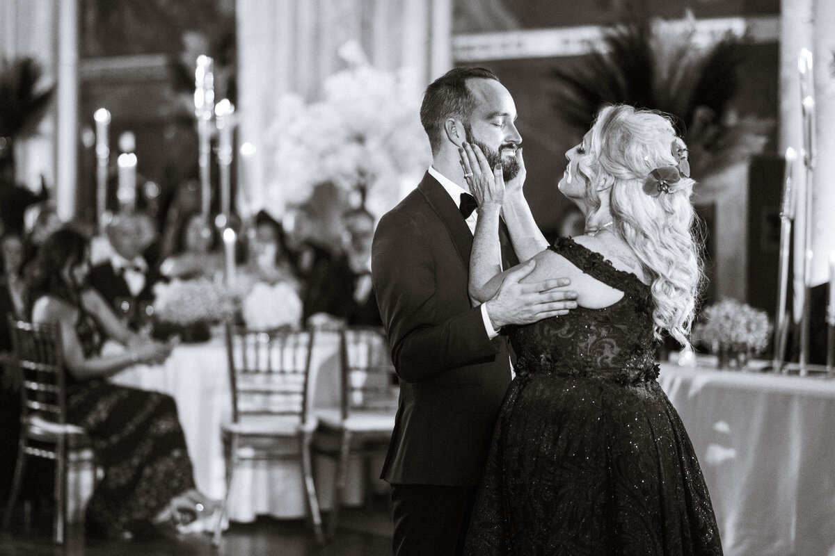 emotional-groom-and-mom-dance