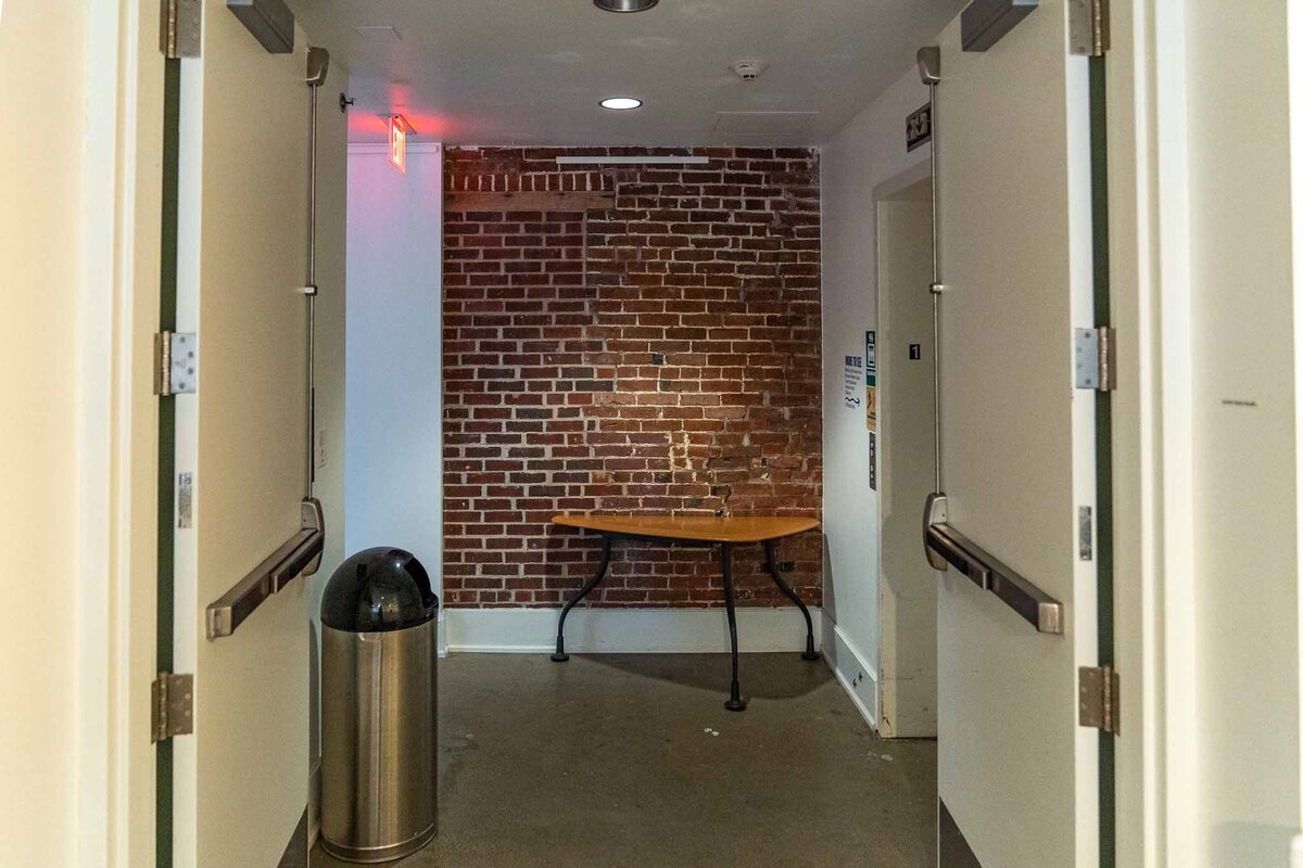 LASC_Building_Connector_Hall_002