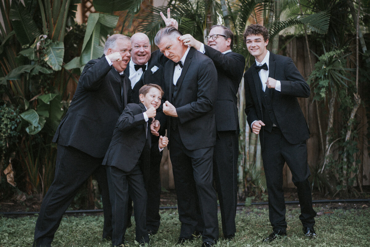 groom-with-groomsmen-before-wedding.jpg