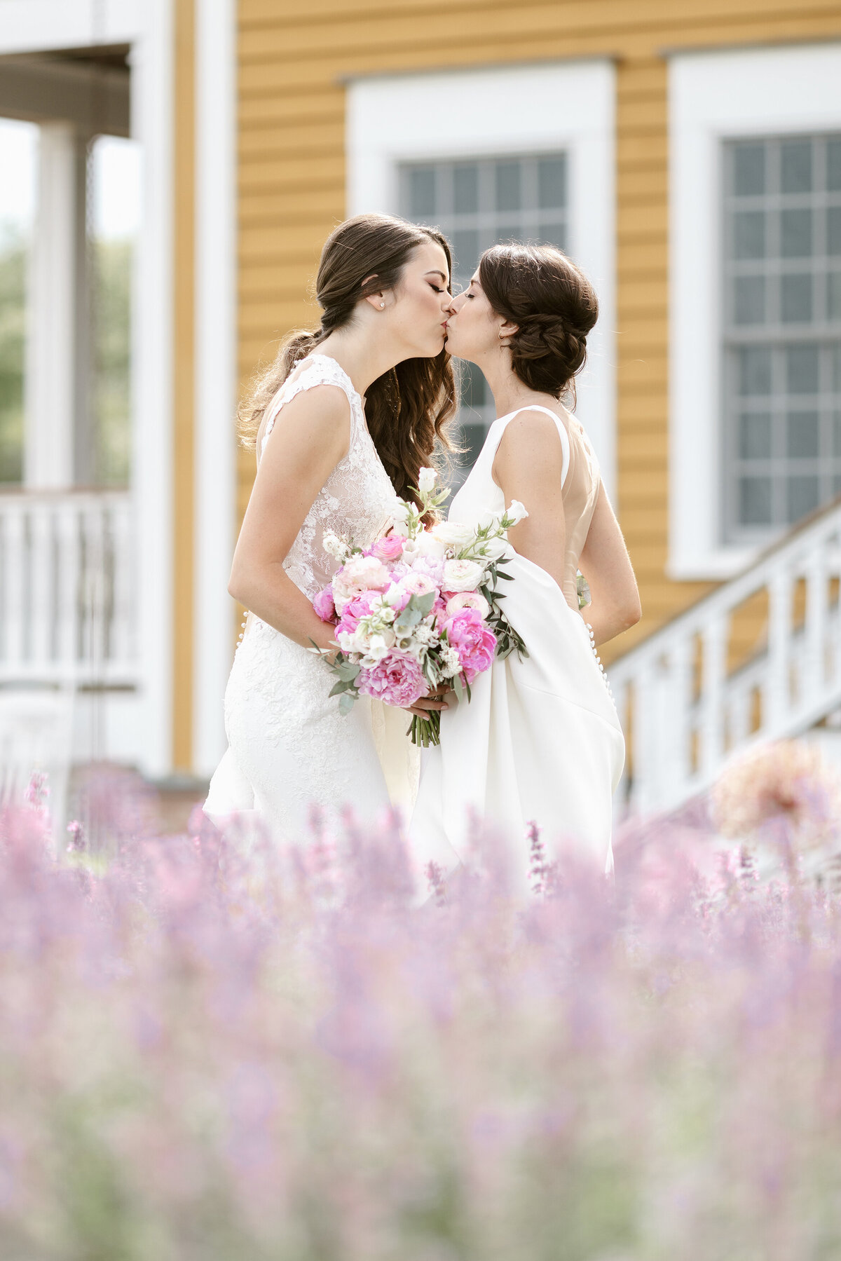 Ashley&Katie-WillowCreekWinery-EmilyWrenPhotography-051