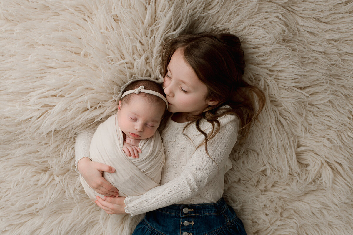Newborn and sister session luxury studio