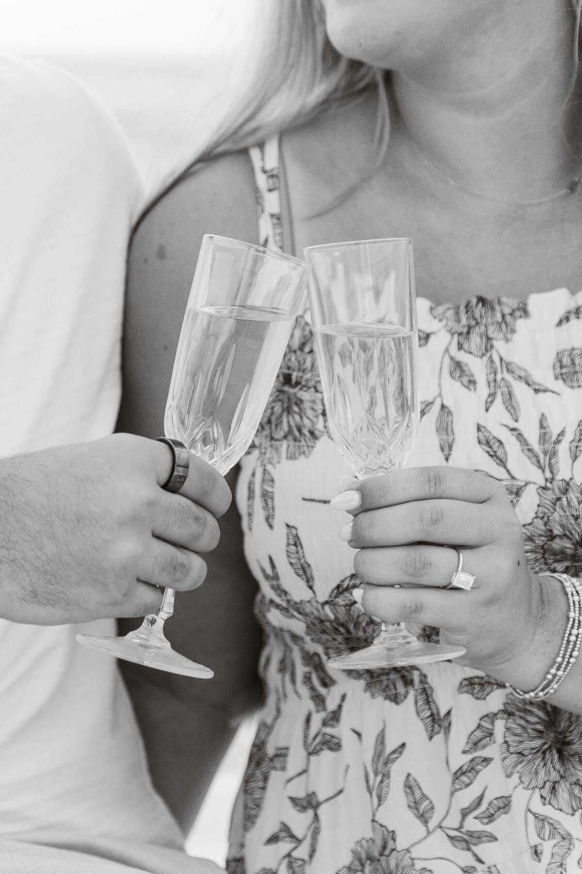 16-montone-champagne-toast