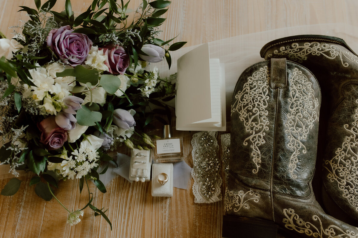 Dreamy wedding day at Hummingbird Hill with golden light and authentic moments.
