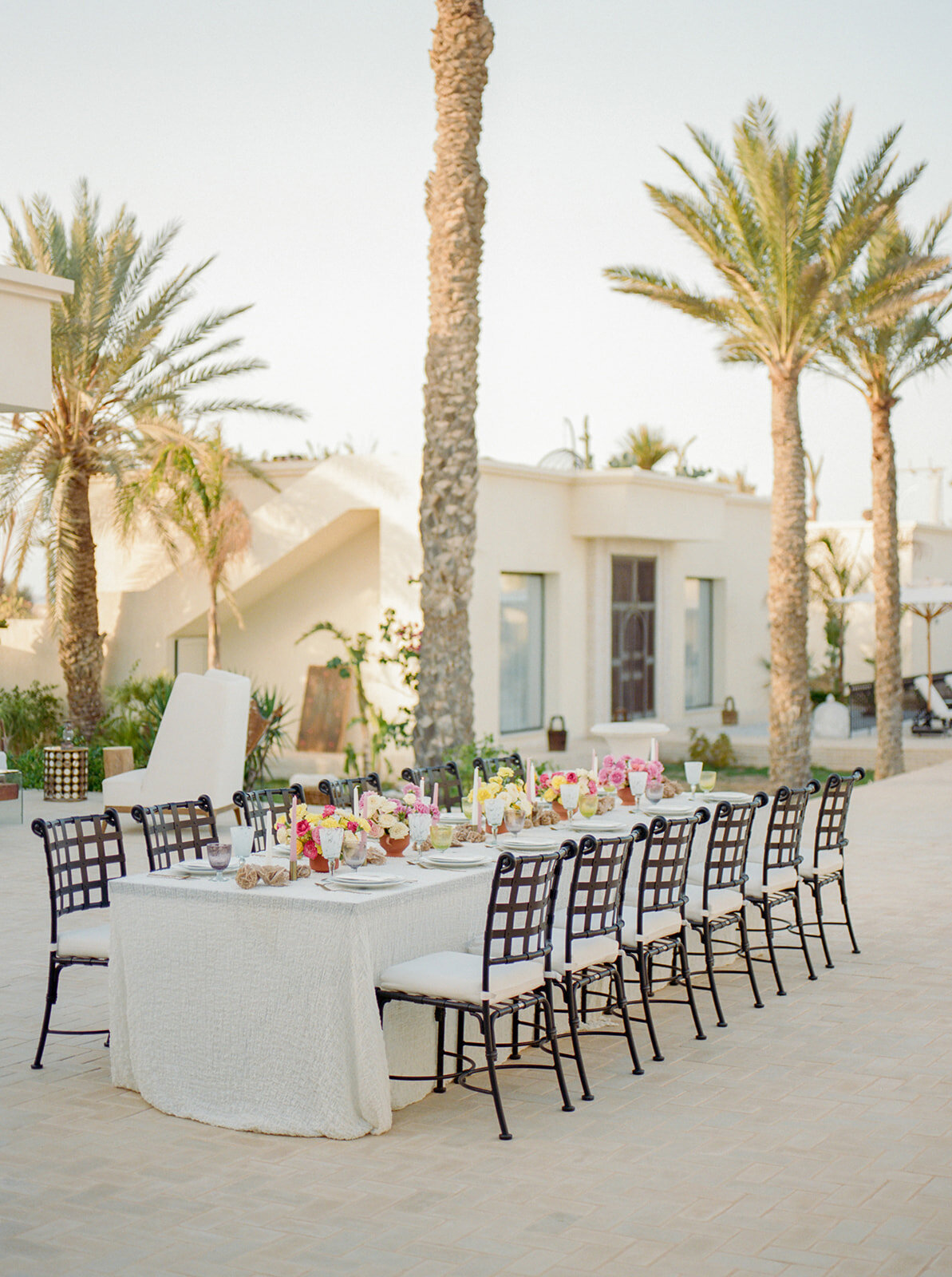 Destination wedding inspired by pink bougainvilleas at Dar Oomi Djerba Veronique lorre direction artistic floral designer Thomas Audiffren25