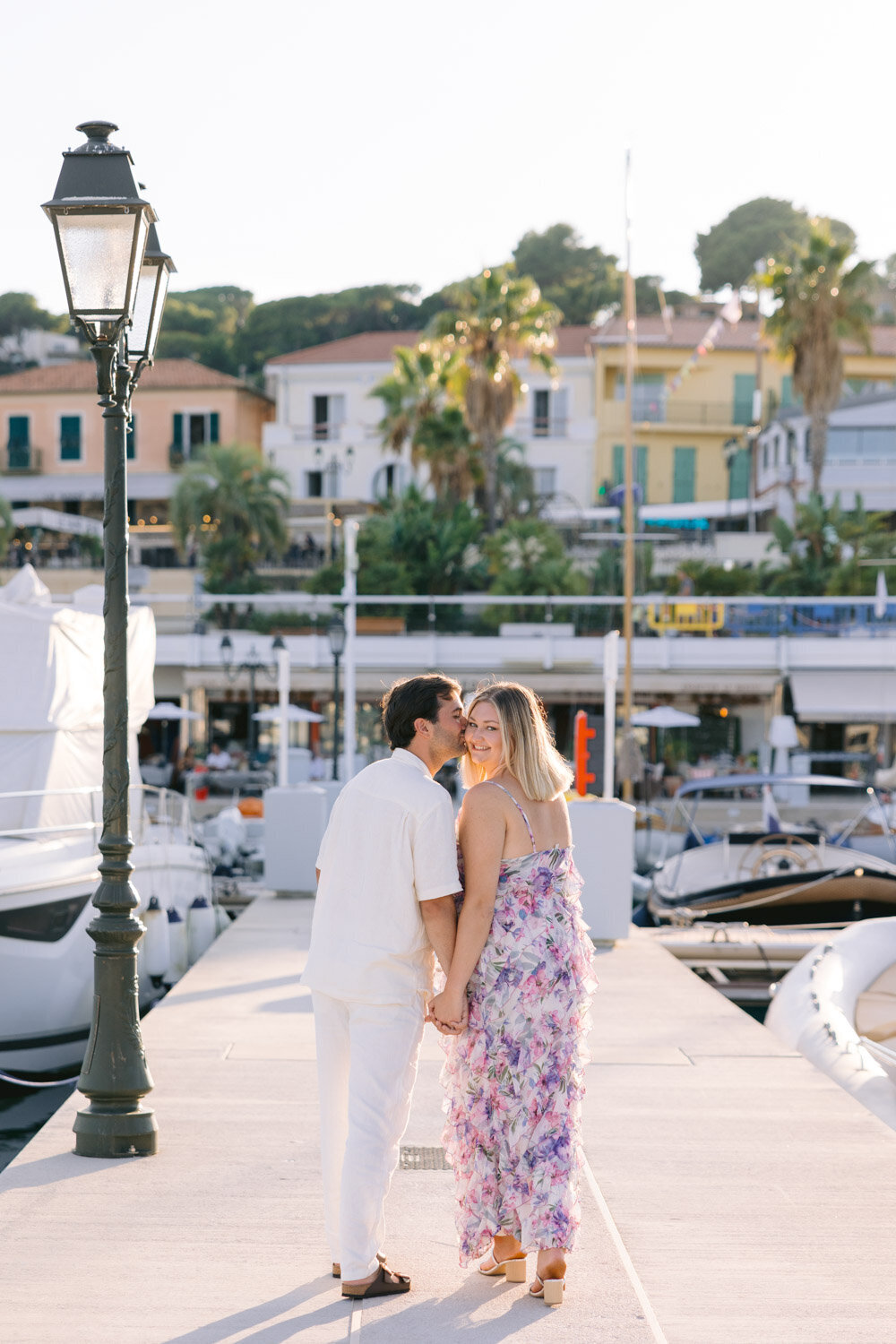 seance-photo-couple-plage-saint-jean-cap-ferrat-photographe-victoria-le-petit12