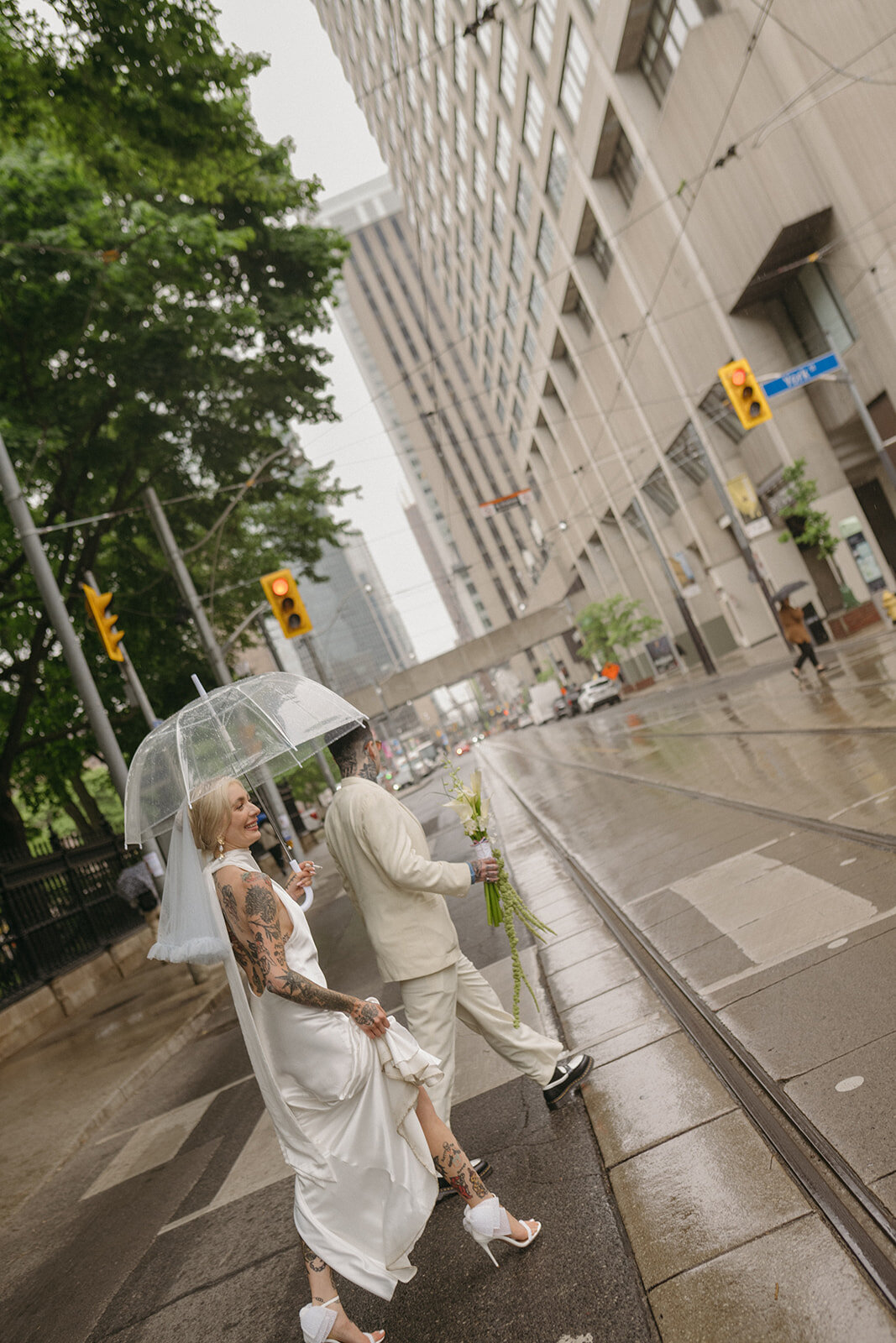 toronto-city-elopement-city-hall-edgy-nontradional-thedrake-rainy-day-cool-alternative-046
