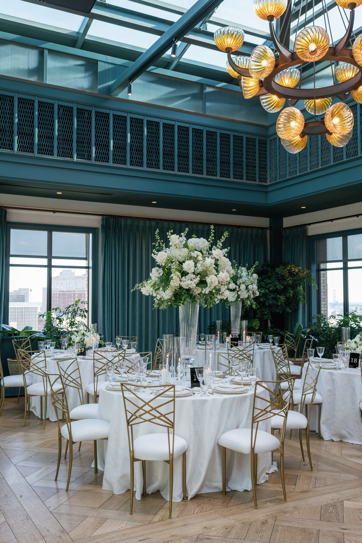book-tower-detroit-luxury-wedding-photo-131