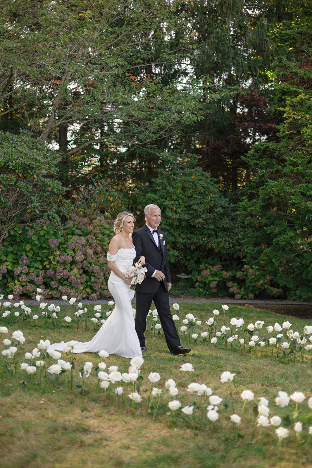 Wedding_Chanler Cliff Walk_Newport Mansions_RI__2473B3A1491©HilaryBlock