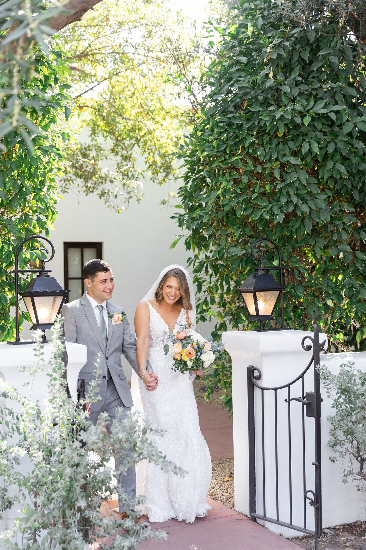 Karlie Colleen Photography - Emily & Mike - Wedding Sneak Peek - El Chorro - Arizona - Revel Wedding Co-119