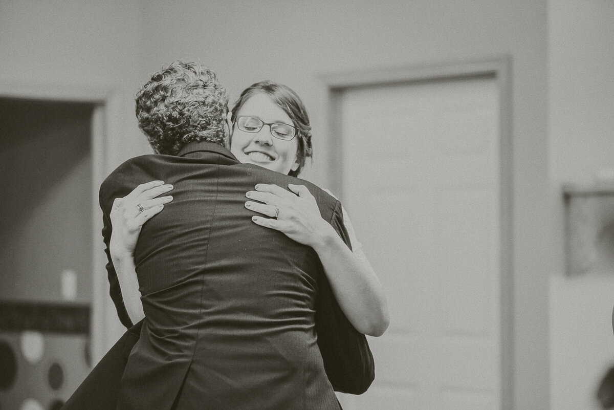 wedding ceremony | Iowa wedding photographer | Iowa Photographer | Playlife | Cedar Rapids | Iowa City | Kalona | Alaynna Ann Schwartz-131