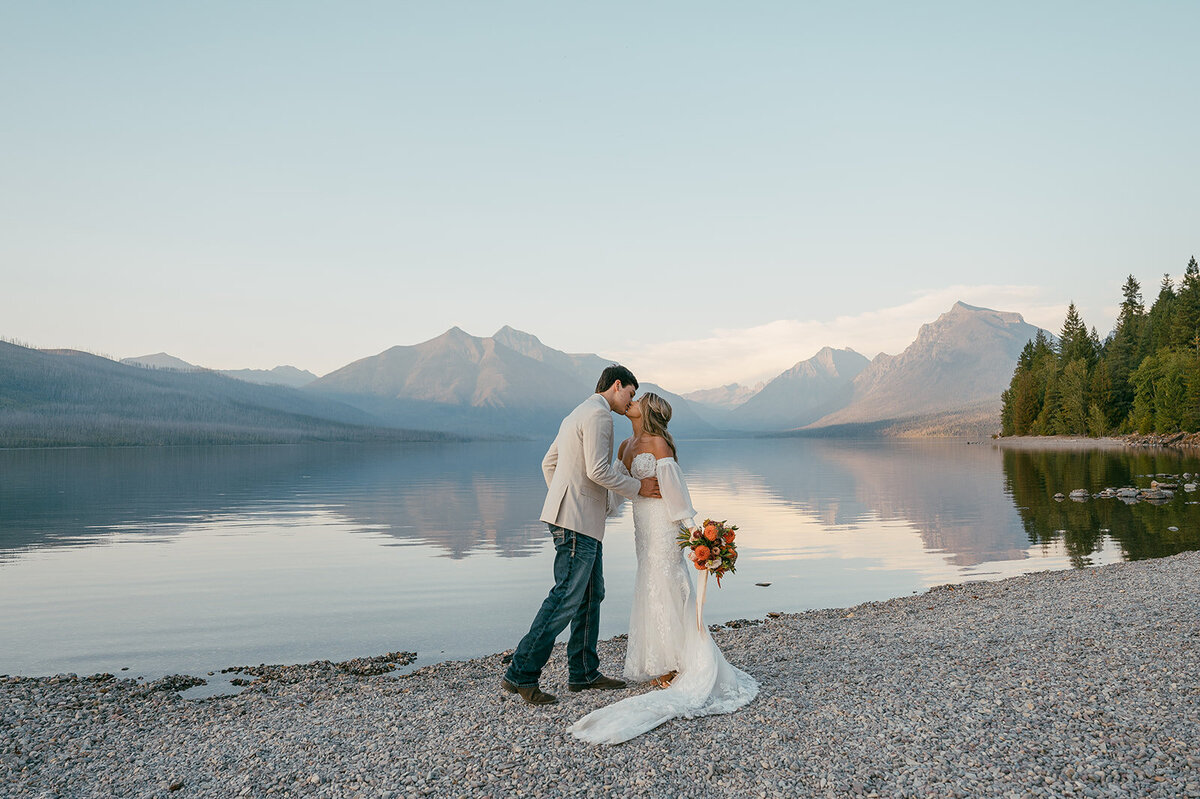 presley-gray-photo-glacier-national-park-elopement-7583