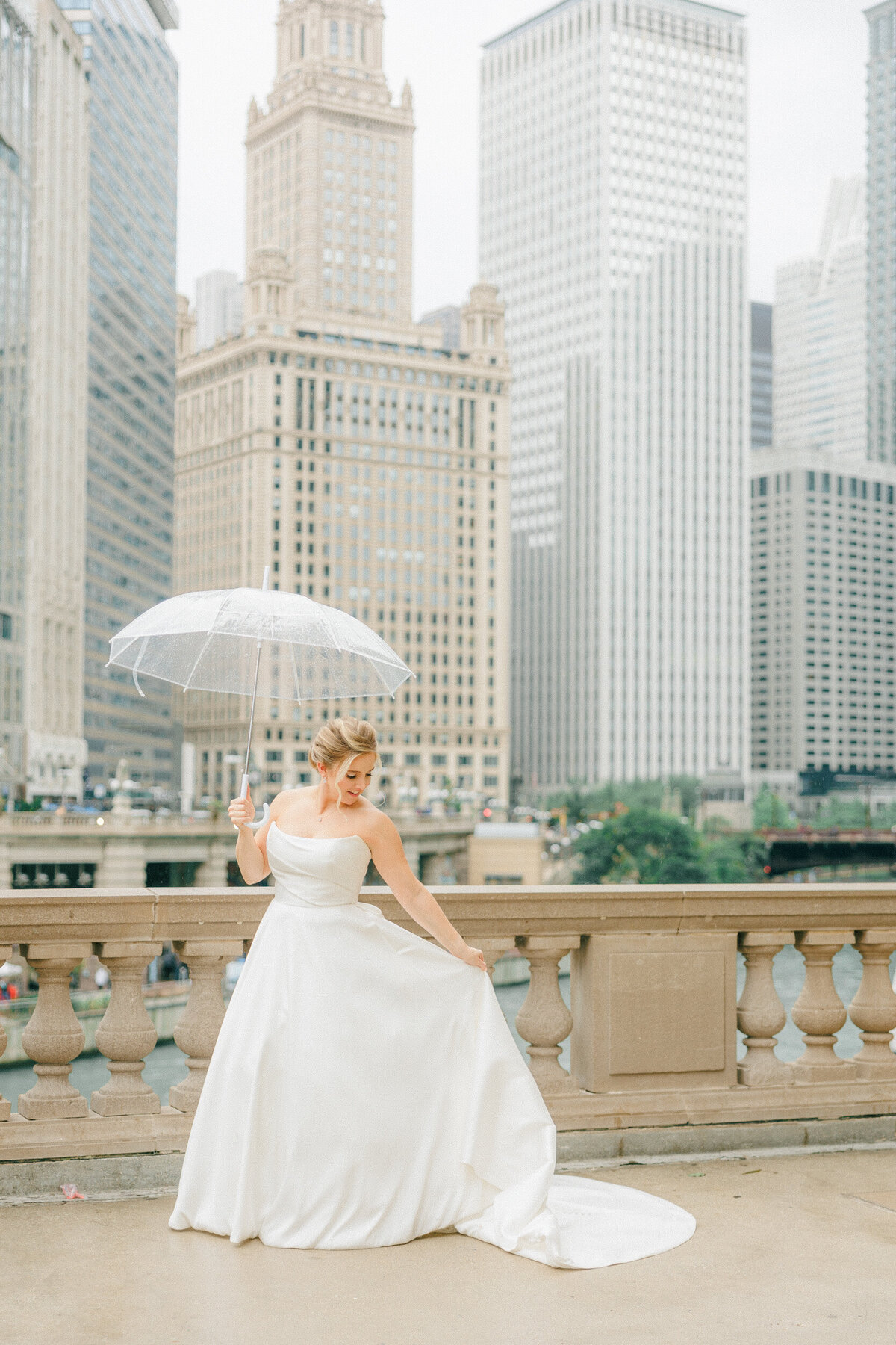 Lexi Benjamin Photography_An Elegant fall Chicago Wedding steeped in Chicago at The Rookery-20