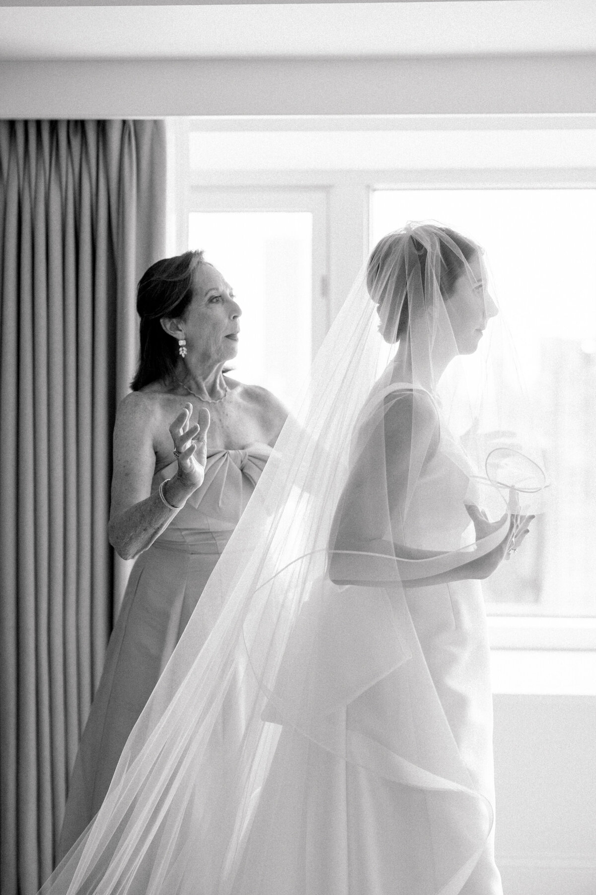 Lexi Benjamin Photography_Reynolds Chicago History Museum Wedding_07.06.24-27