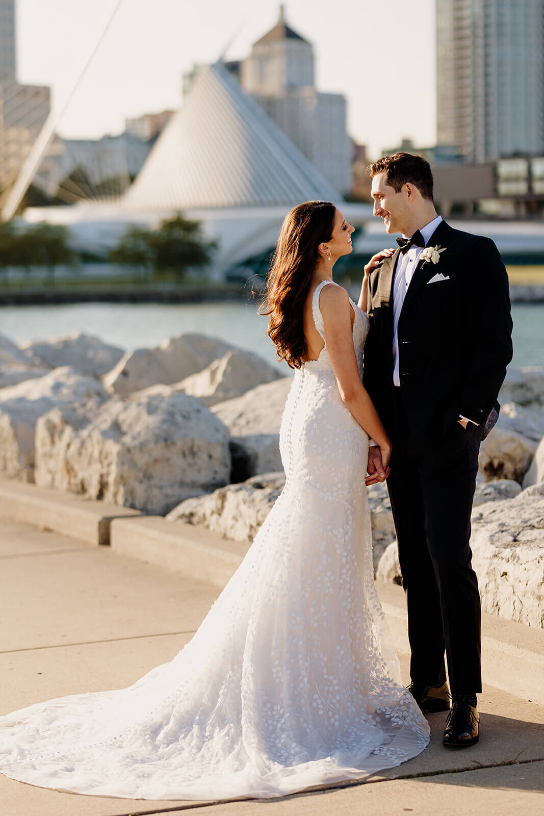 discovery-world-modern-downtown-wedding-milwaukee-079