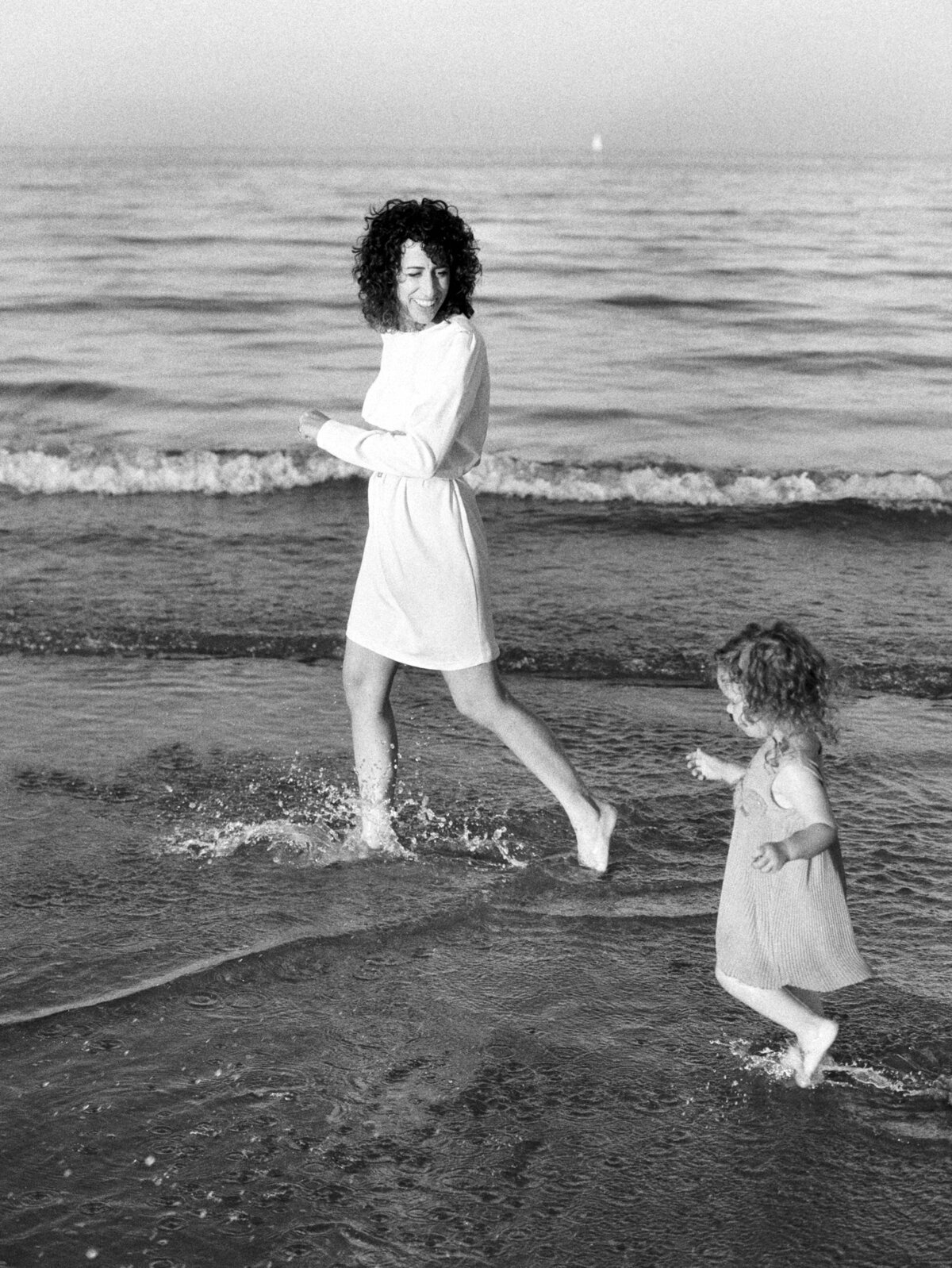 Family photography session outdoors in Cesenatico, Emilia-Romagna, Italy - 15