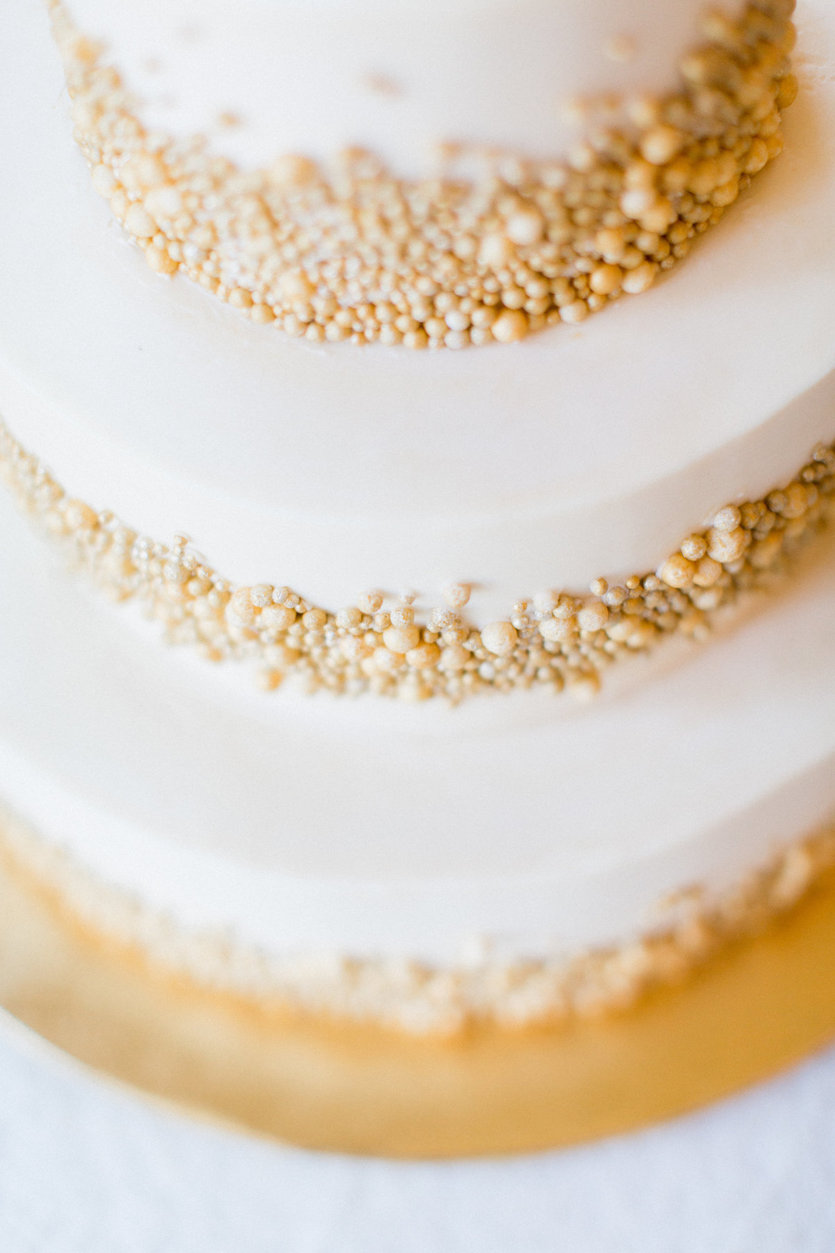 17_gold_wedding_cake