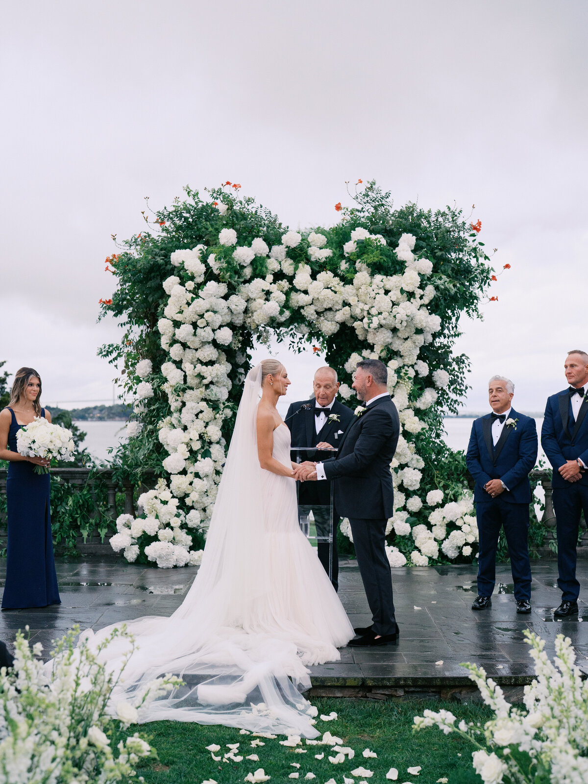 ocean-front-wedding-ceremony-newport-ri