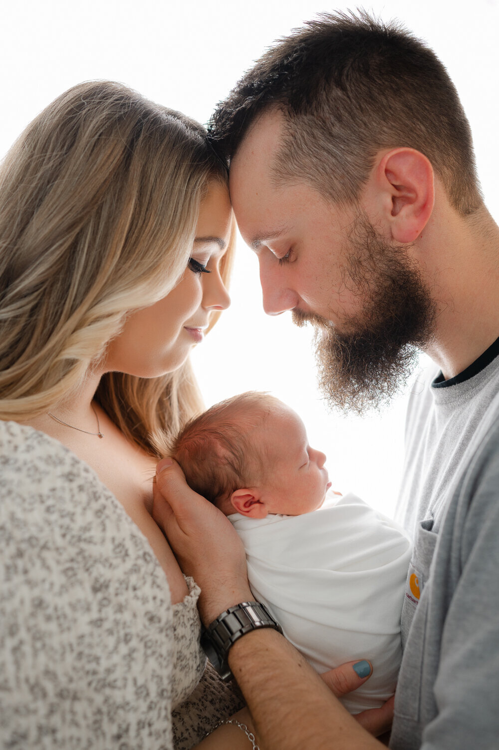 newborn-backlit-family