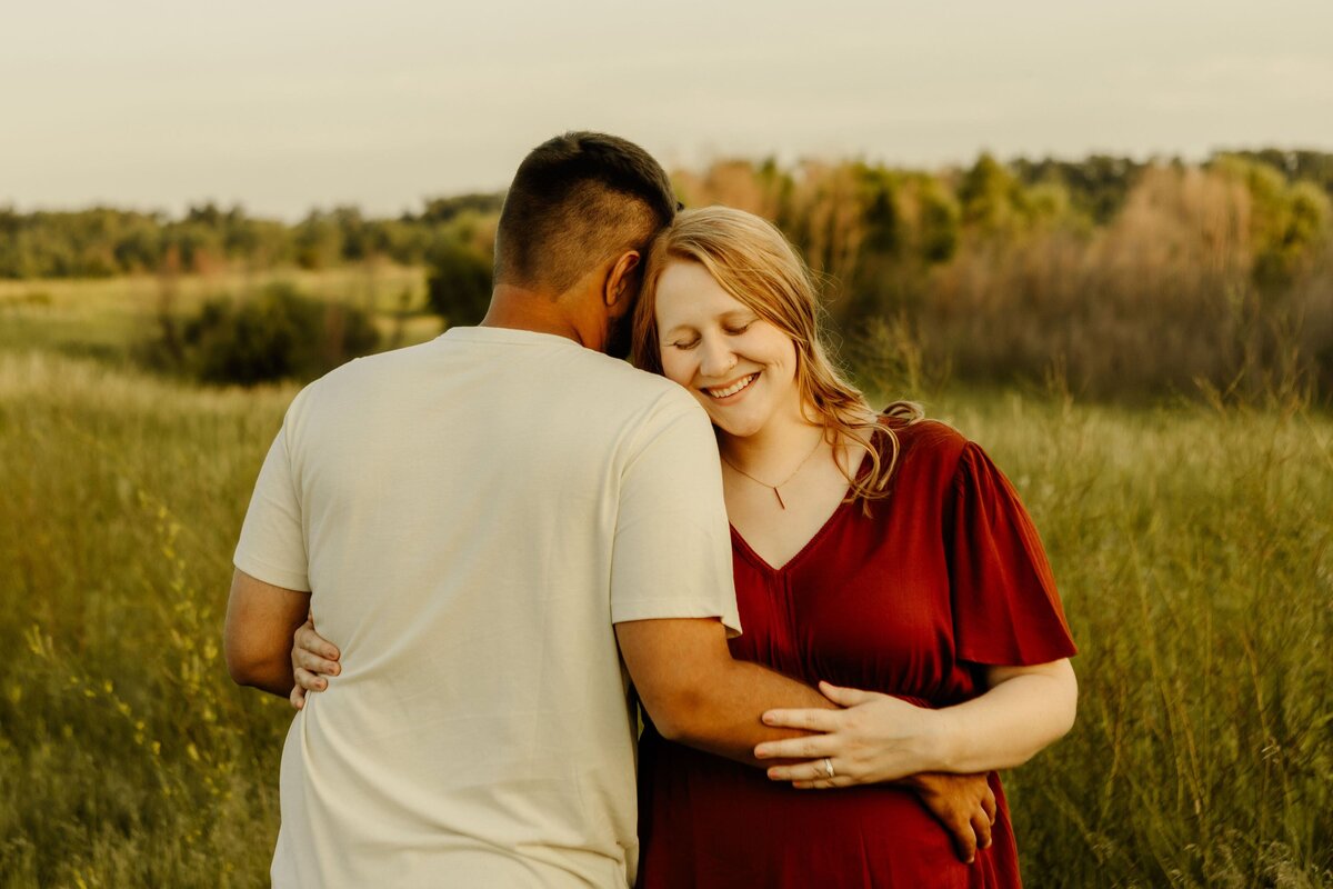 midwest-maternity-wildflower-session-15
