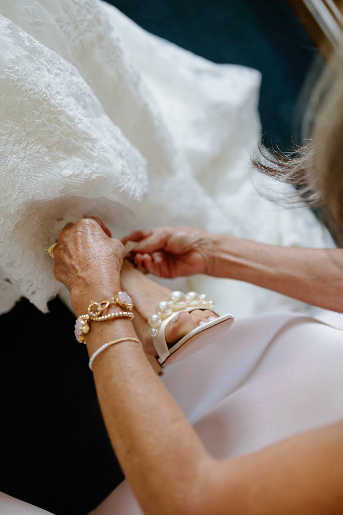 Nichole-Babiez-Photography-Dunham-woods-Geneva-Illinois-Wedding-luxury-editorial-timeless-modern-candid-bride-inspiration-chicago-photographer--20