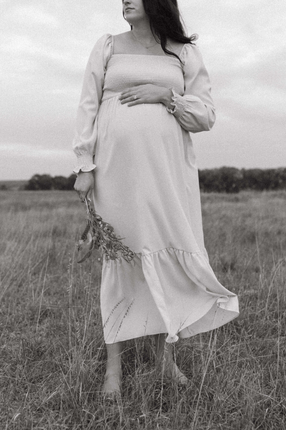 smith-center-kansas-maternity-session-with-the-wandering-4