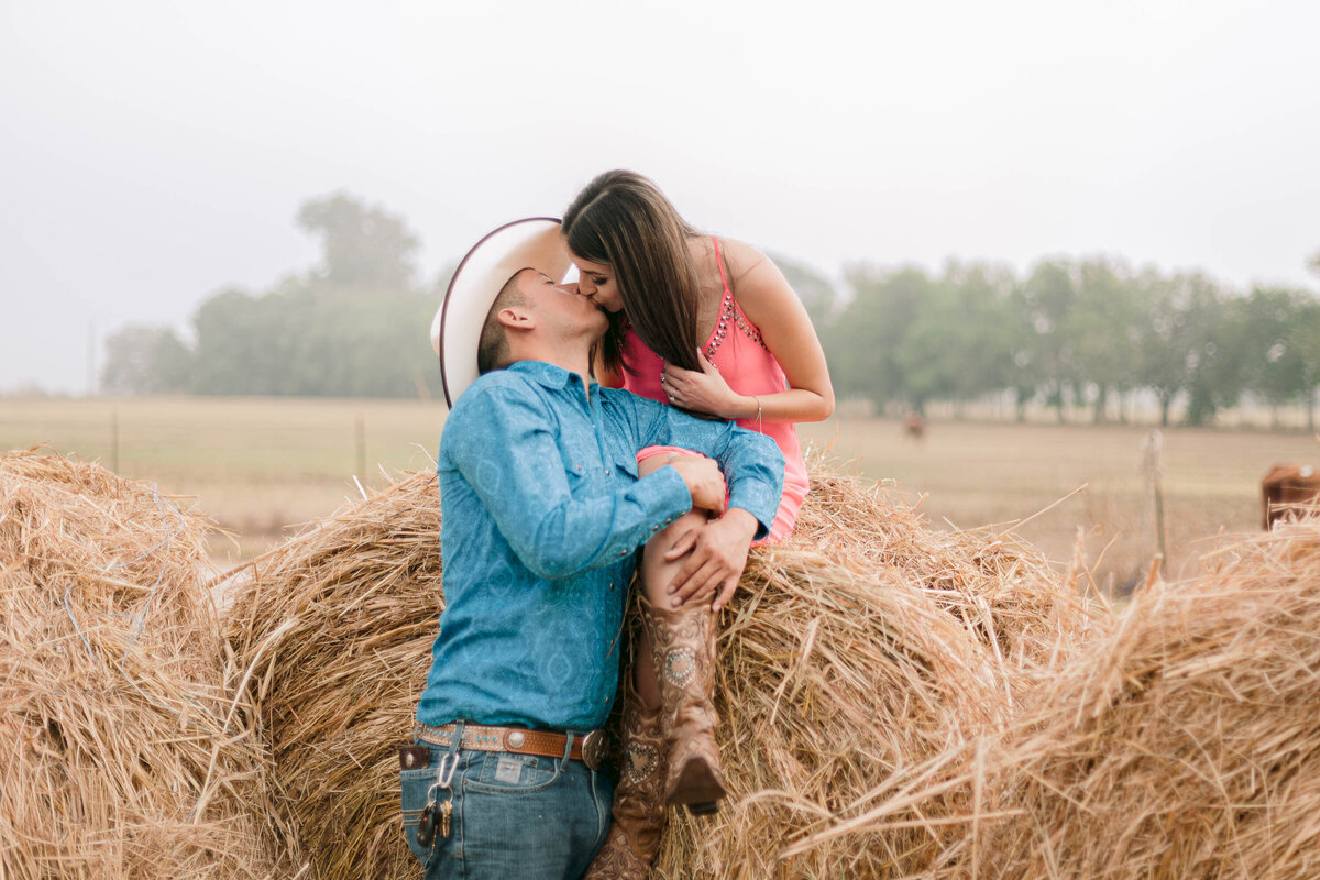 Texas-San-Antonio-Austin-Houston-Wedding-Photographer-Engagement-JL-Farm_0101