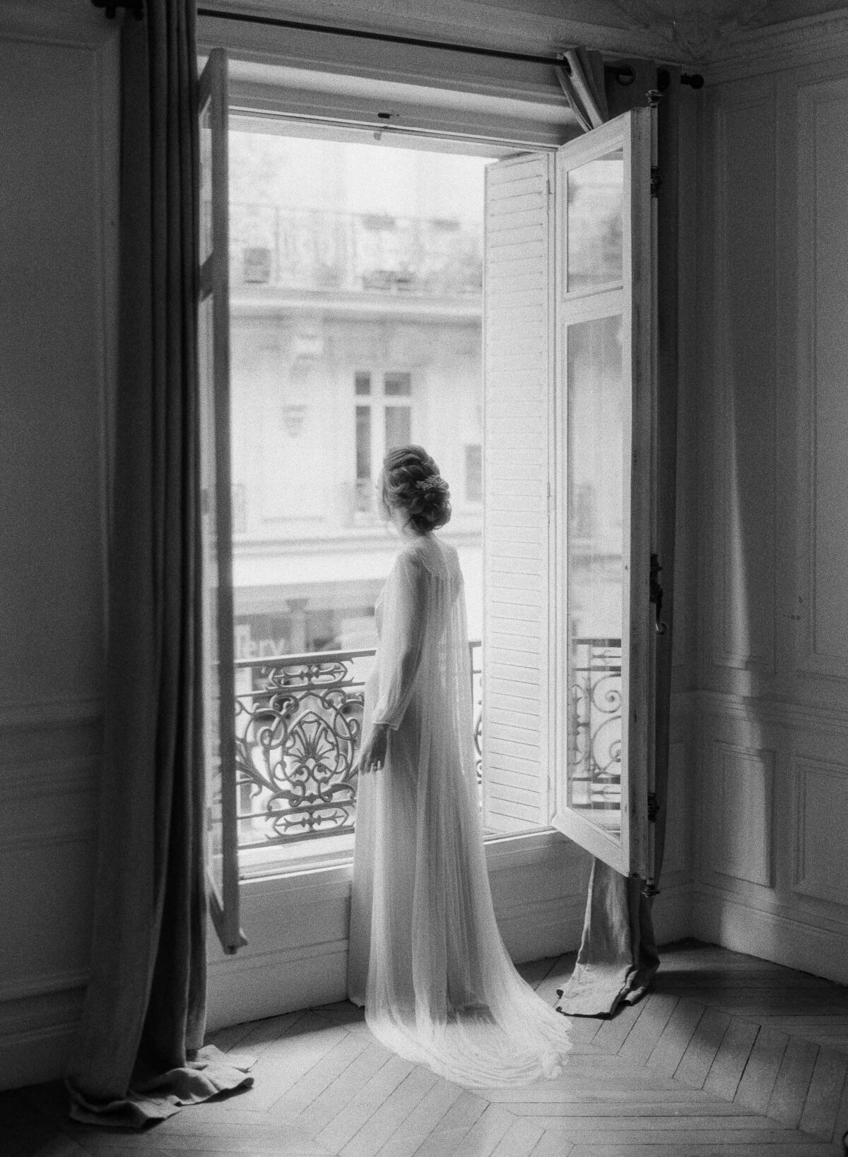 6-Paris-wedding-Alexandra-bride-getting-readyVonk-photography