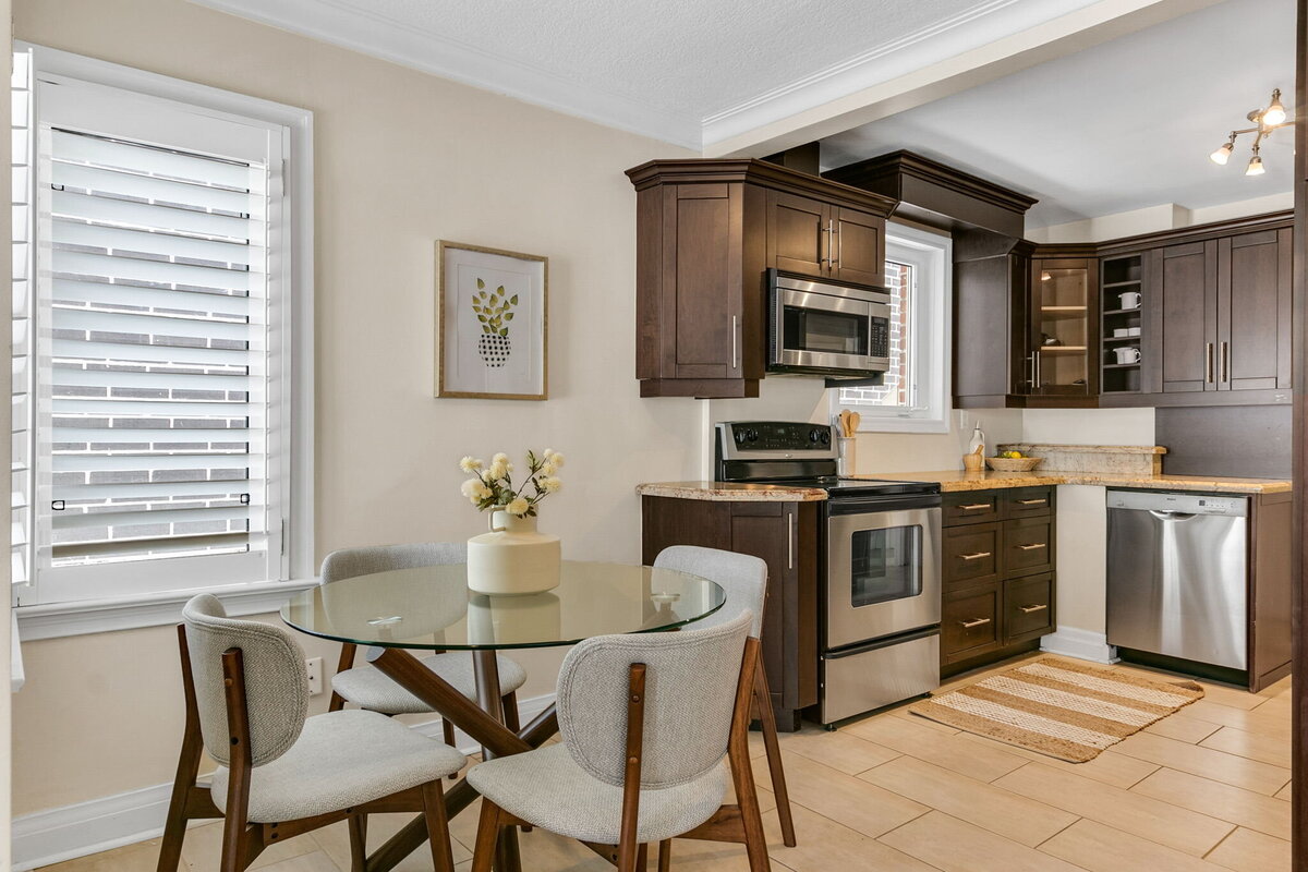 22-web-or-mls-17_001_Breakfast Area