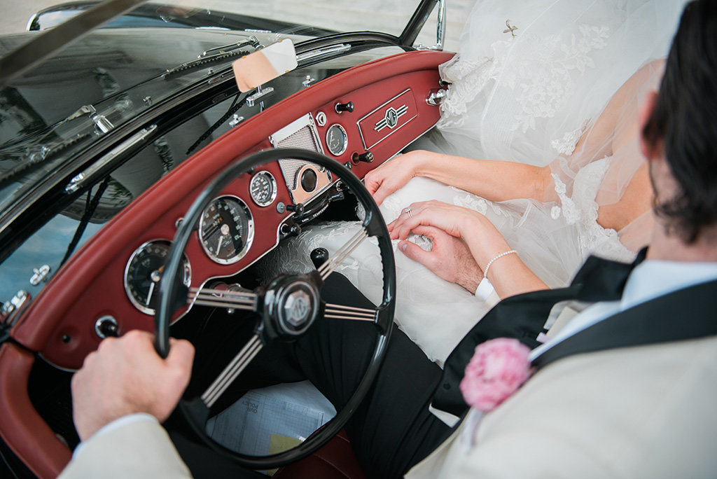 DAR-classic-car-bride-groom-ring