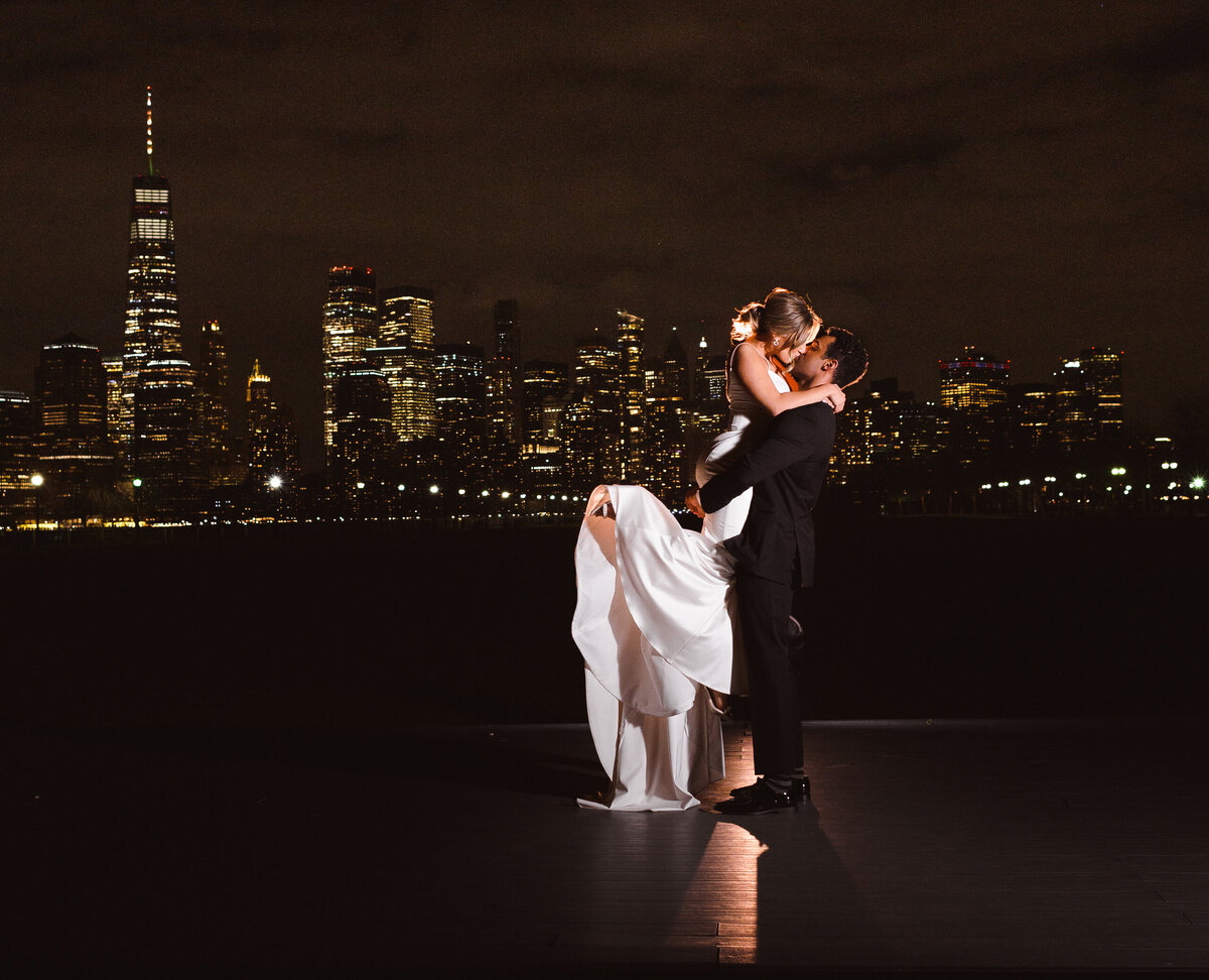 nyc-skyline-wedding-photo-jersey-city-photographer-suess-moments