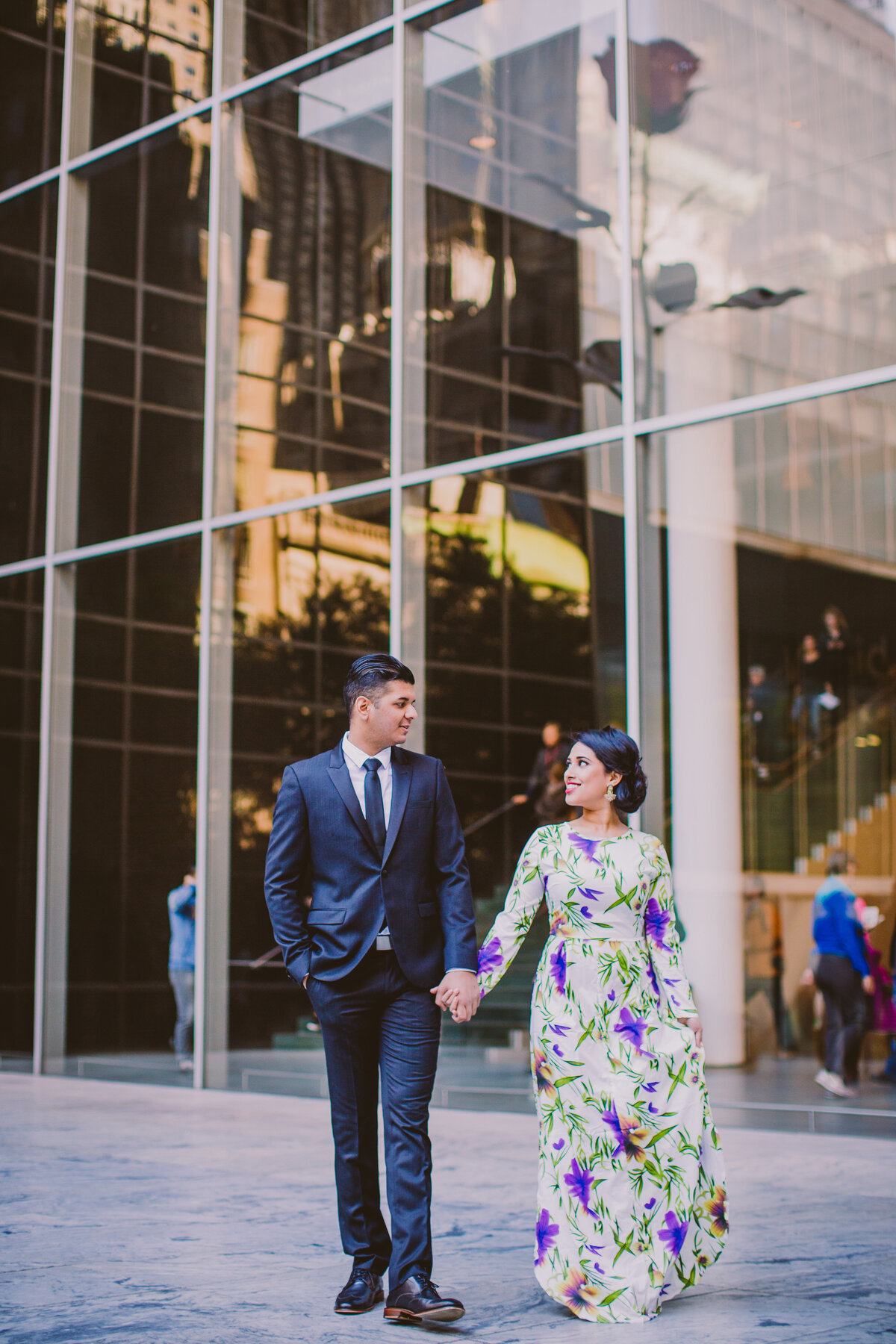 A couple walking outside in the garden area of moma museum of modern art in nyc