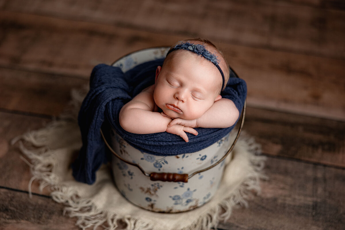arielle_elizabeth_photography_newborn photographer, family photographer, baby photographer, milestones photographer, studio, near traverse city, near charlevoix, near petoskey, near gaylord, near harbor springs, michigan photographer_01004